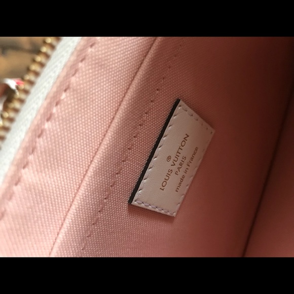 SOLD⛈Louis Vuitton Limited Ed Pouch wall - Picture 6 of 7